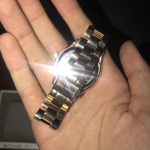 Micheal Kors Watch - Picture 4 of 4